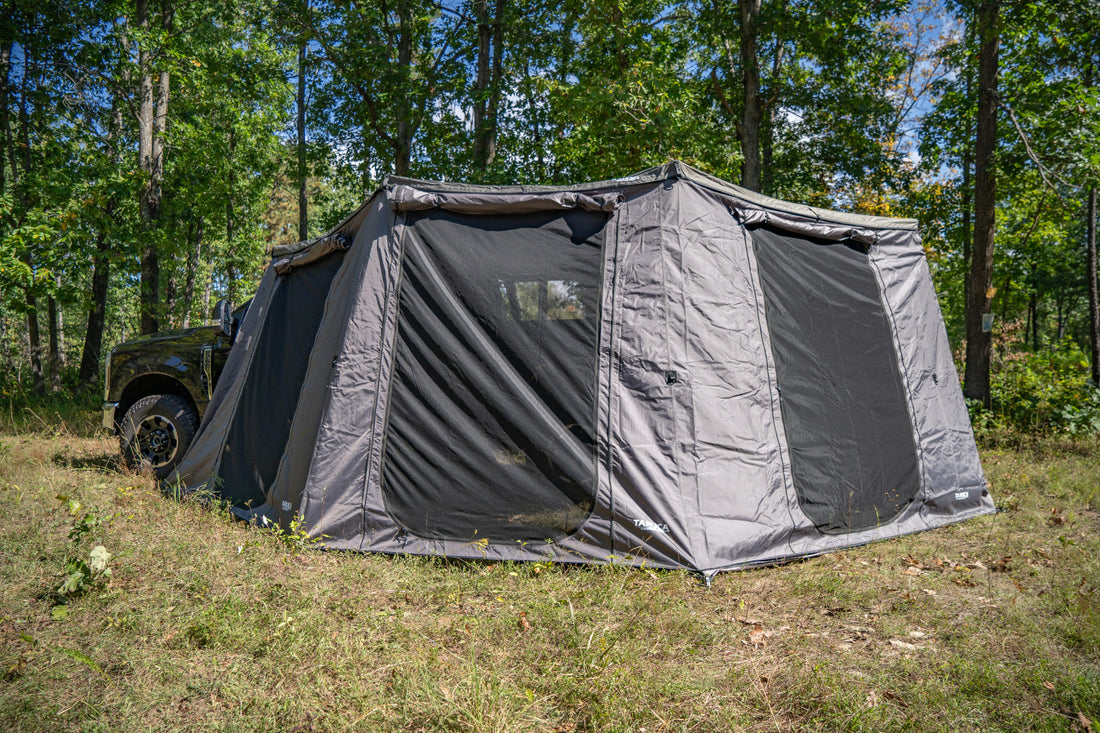 Taruca 180 wall kit attached to the awning, seen from outside with mesh windows
