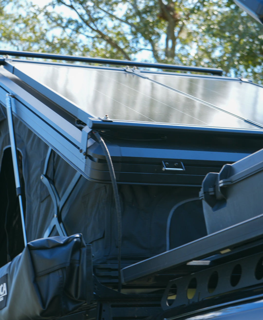 Taruca Dark Rogue Rooftop Tent