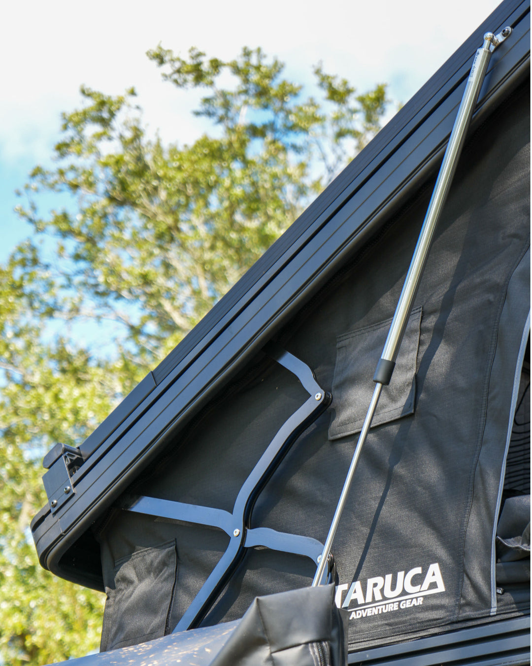 Taruca Dark Rogue Rooftop Tent